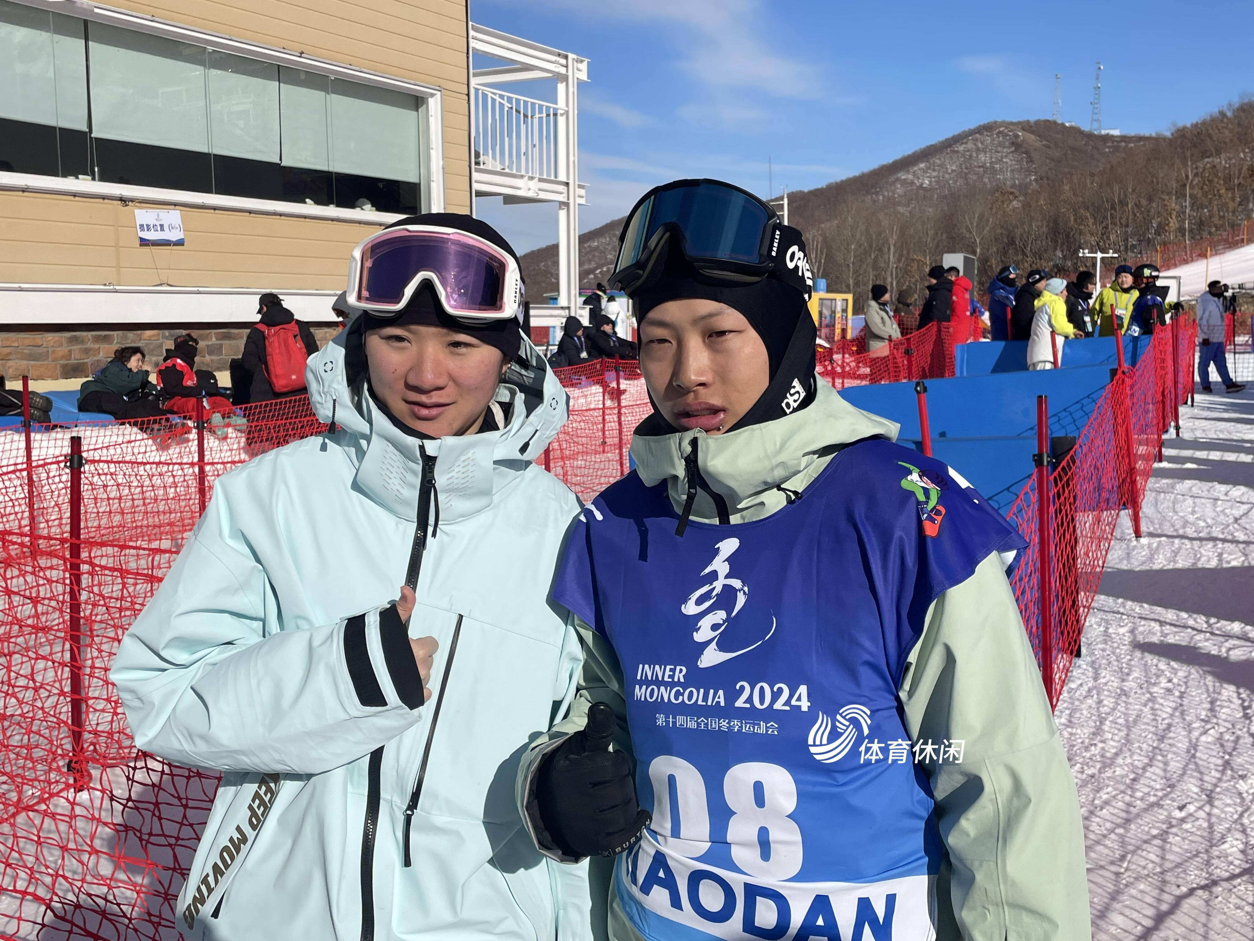 自由式滑雪表演惊艳全场观众惊叹连连