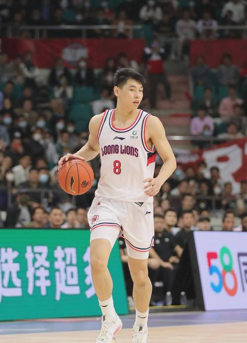 关于巴西新秀崭露头角在篮球界引发热议的信息