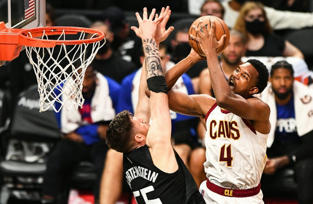 骑士豪取胜利,赢得在主场的争夺的简单介绍 骑士豪取胜利,赢得在主场的争夺的简单介绍