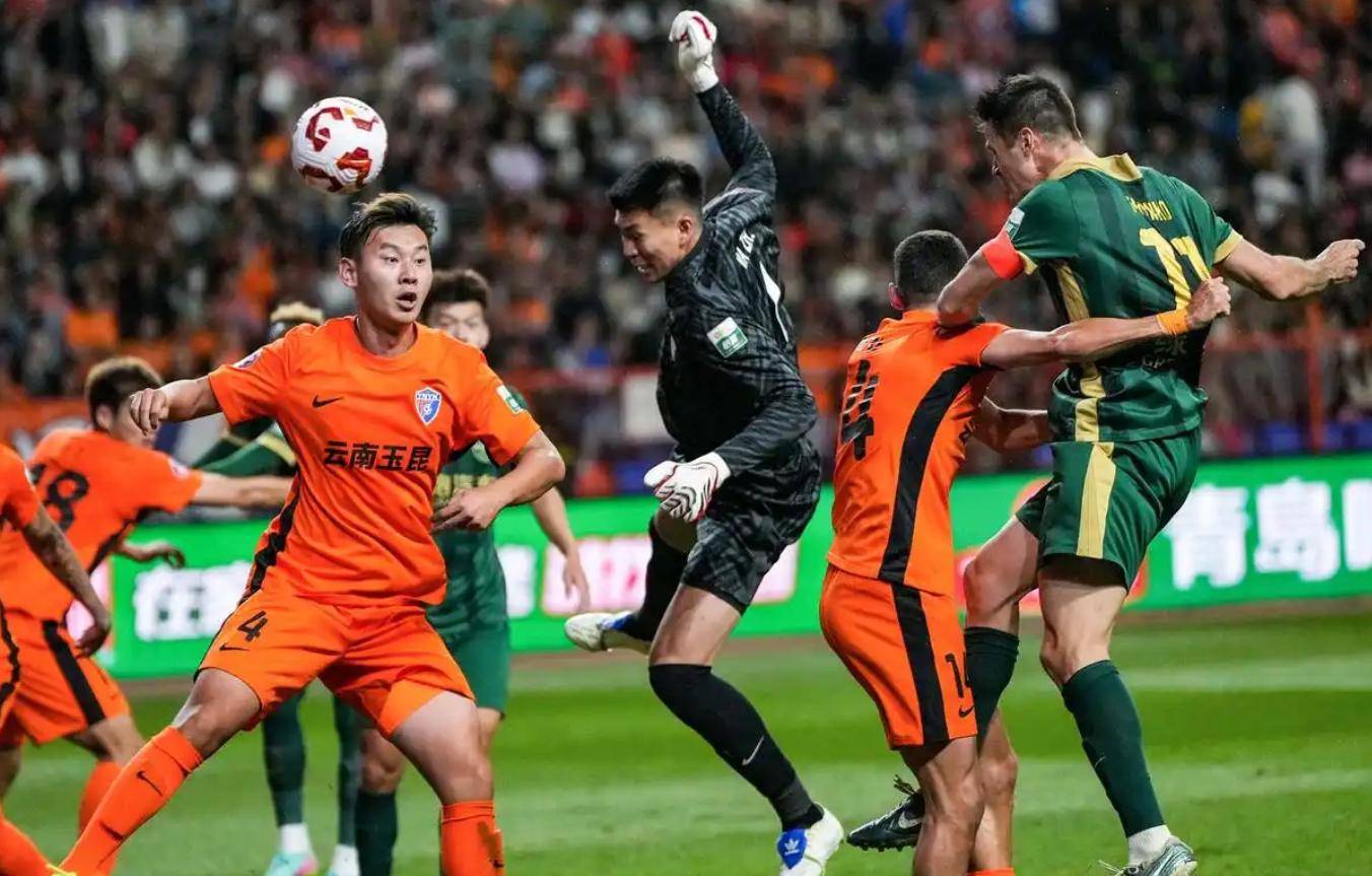 柏林联队主场连白，领跑积分榜