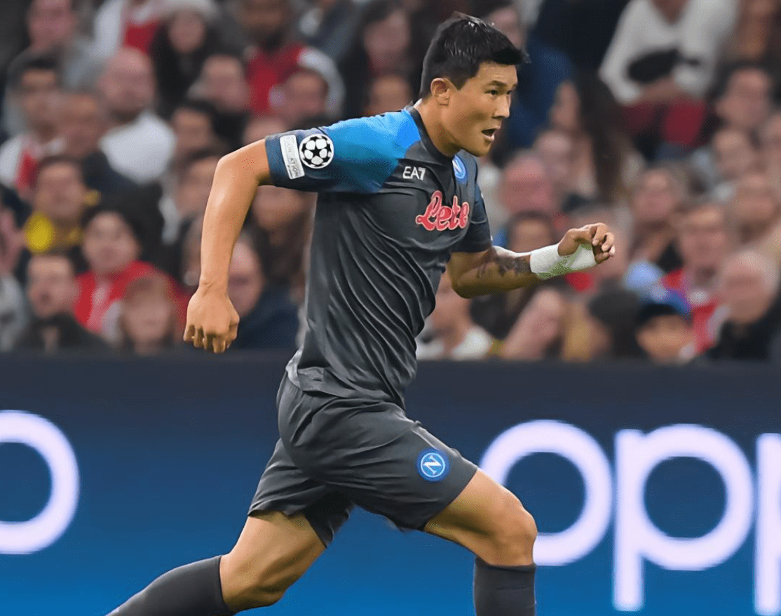 防线稳固阿贾克斯保持不败的简单介绍