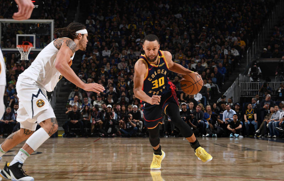 NBA明星在球场上勇猛战斗