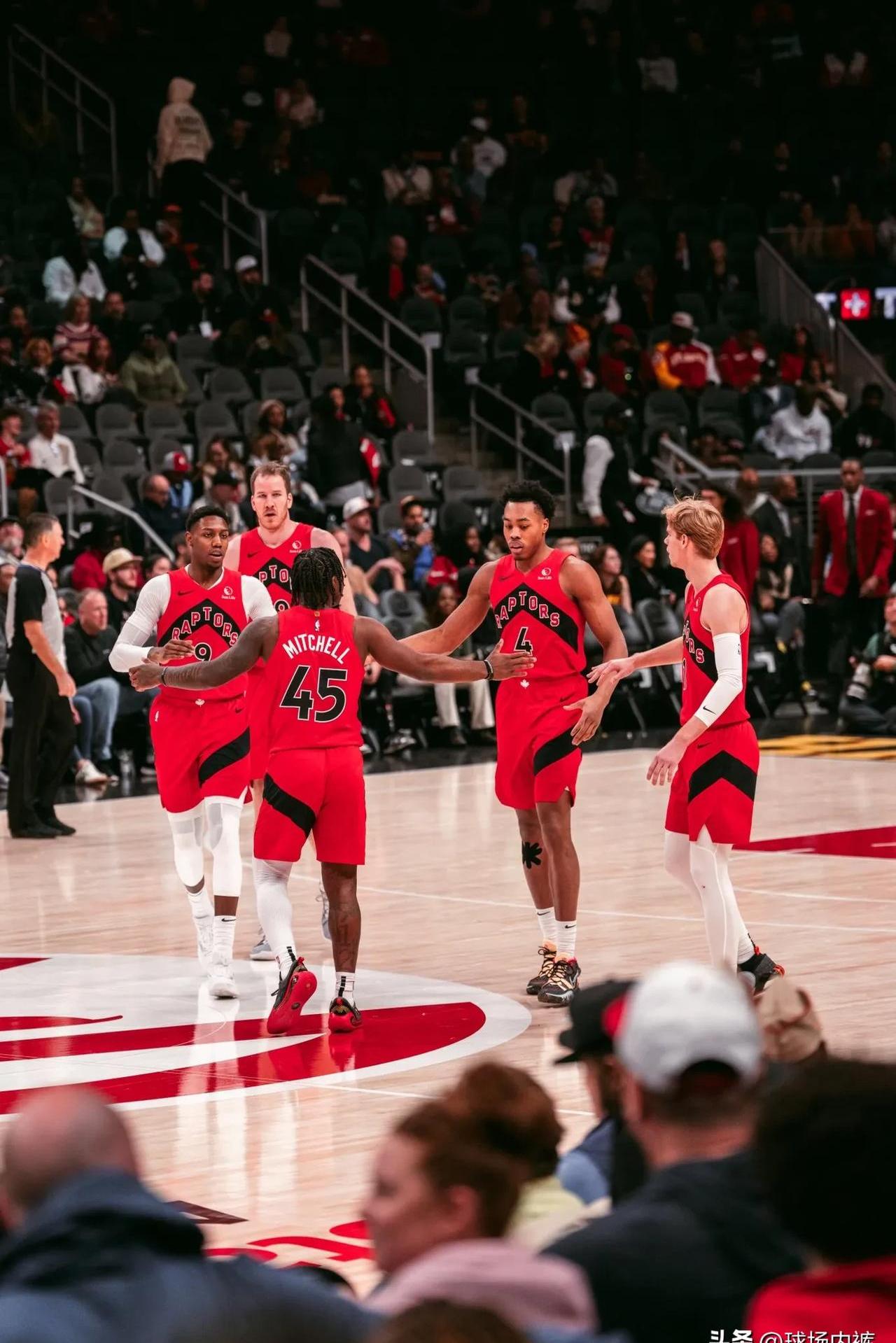 猛龙主场战胜骑士，继续领先东部