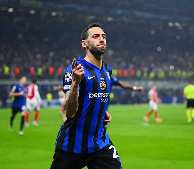 阿贾克斯客场击败贝尔格莱德红星，晋级淘汰赛形势看涨的简单介绍