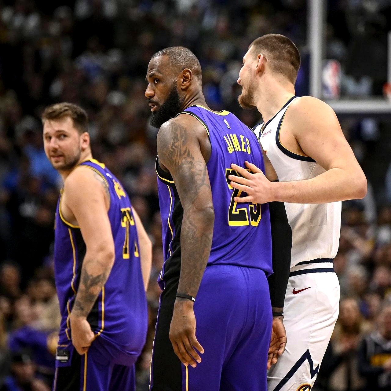 掘金尴尬五连败，主场击败湖人苦尝败果