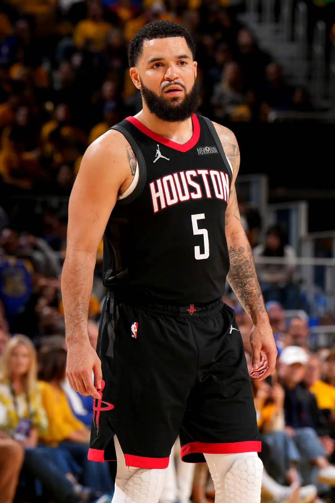 猛龙惊险击败篮网，范乔丹绝杀姿态威猛