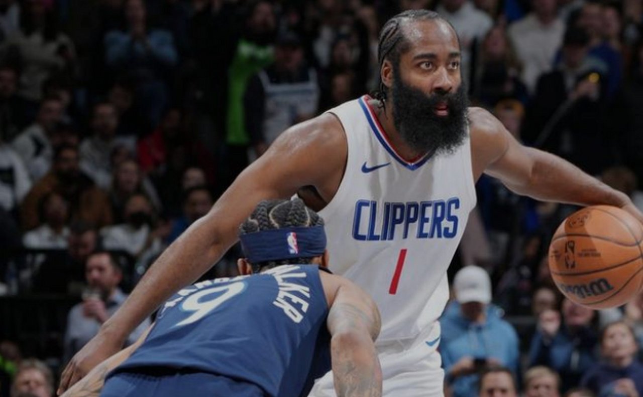 马刺遭快船逆转，雷盘神奇绝杀拿下32分